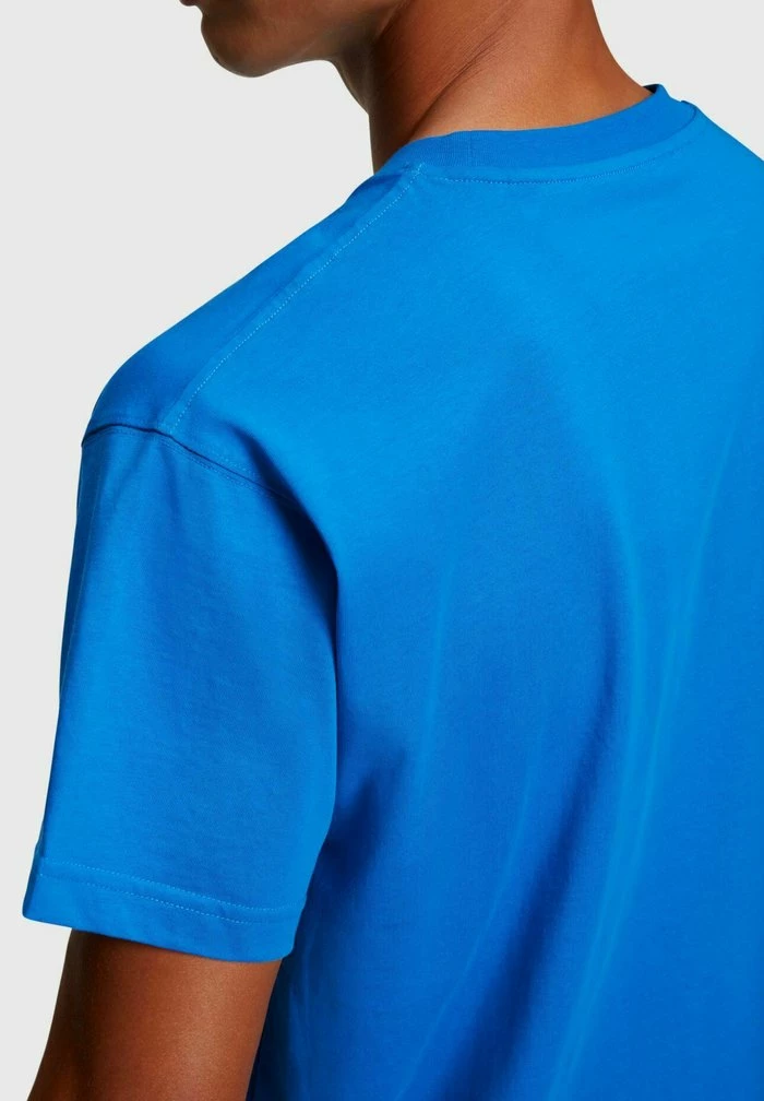 Esprit YAGI ARCHIVE MIT GRAFIK-PRINT - Print T-shirt - Blue - Image 4