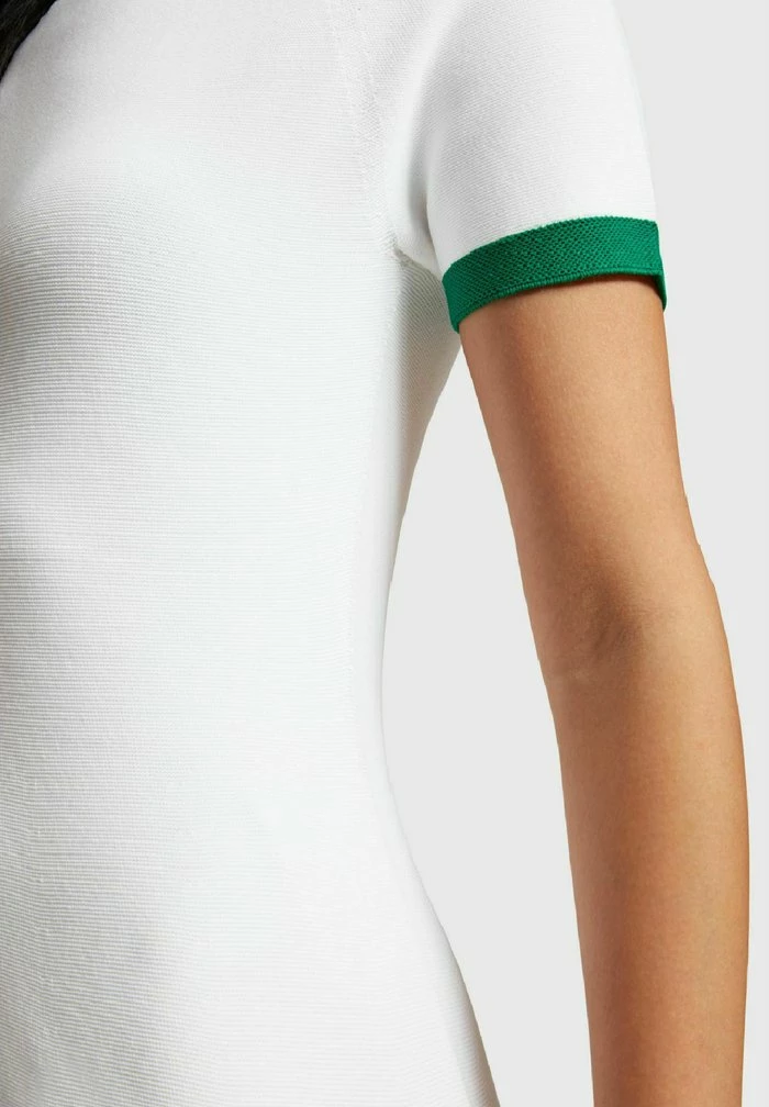 Esprit NAHTLOS VERARBEITETES MIT RUNDHALSAUSSCHNITT - Jumper Dress - White - Image 4