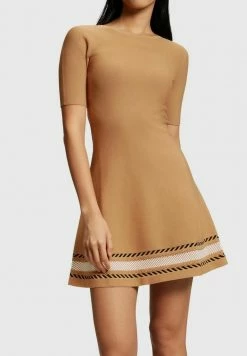 Esprit NAHTLOSES MIT HERRINGBONE- - Jumper Dress - Camel