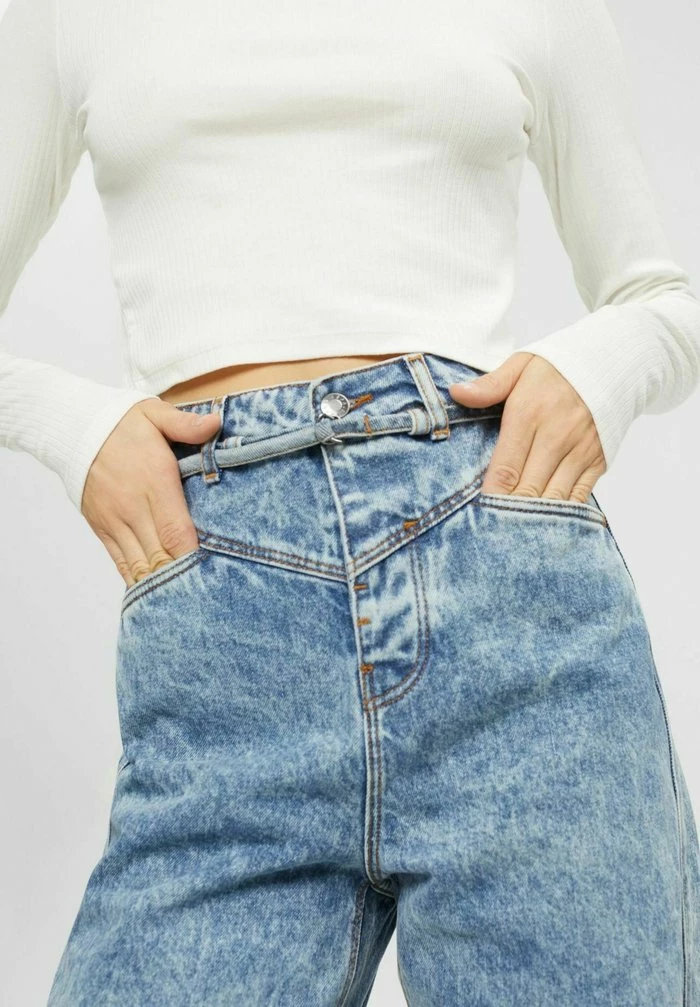 Esprit Relaxed Fit Jeans - Blue Dark Washed - Image 4