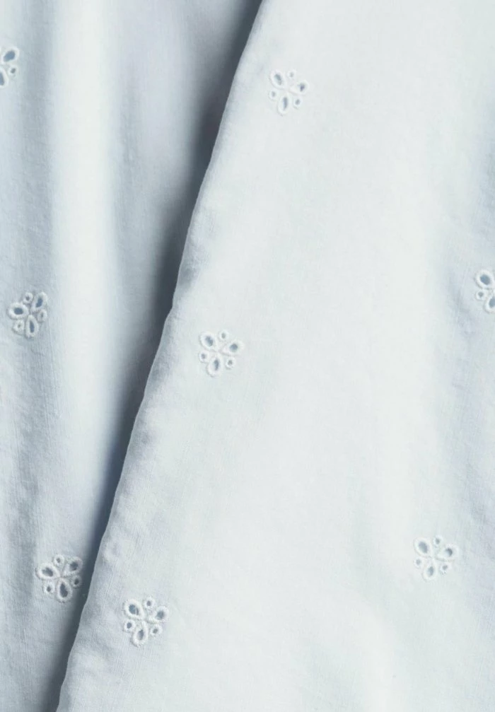 Esprit MIT LOCHSTICKMUSTER - Button-down Blouse - Light Blue - Image 7