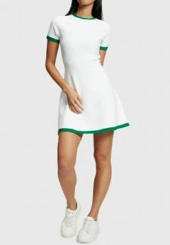 Esprit NAHTLOS VERARBEITETES MIT RUNDHALSAUSSCHNITT - Jumper Dress - White