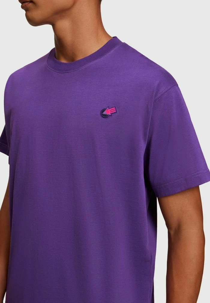 Esprit YAGI ARCHIVE MIT LOGO UND RUNDHALSAUSSCHNITT - Basic T-shirt - Dark Purple - Image 3