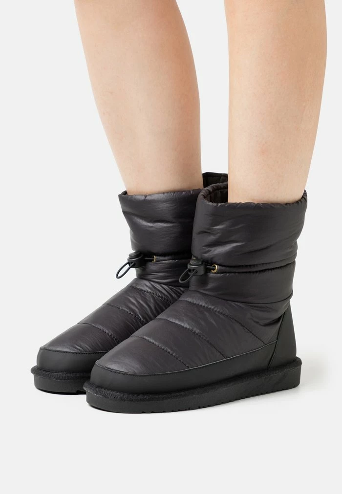 Esprit Winter Boots - Black