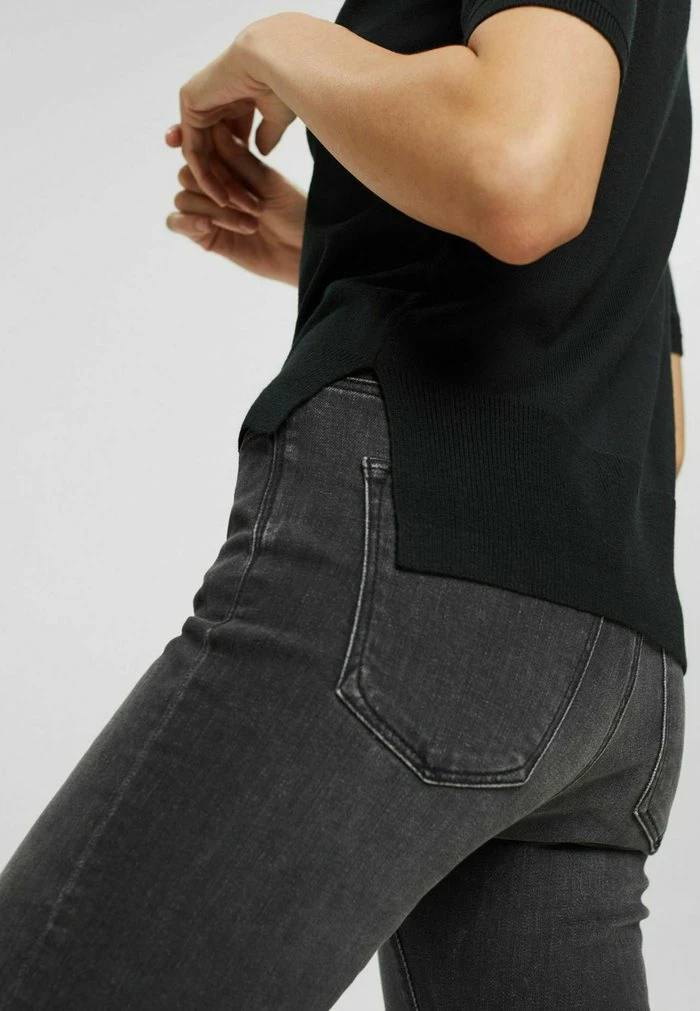 Esprit Basic T-shirt - Black - Image 5