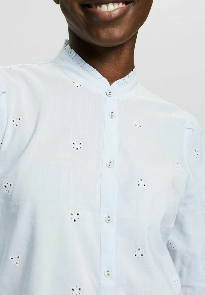 Esprit MIT LOCHSTICKMUSTER - Button-down Blouse - Light Blue - Image 4